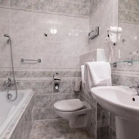 Victoria Hotel 3*
